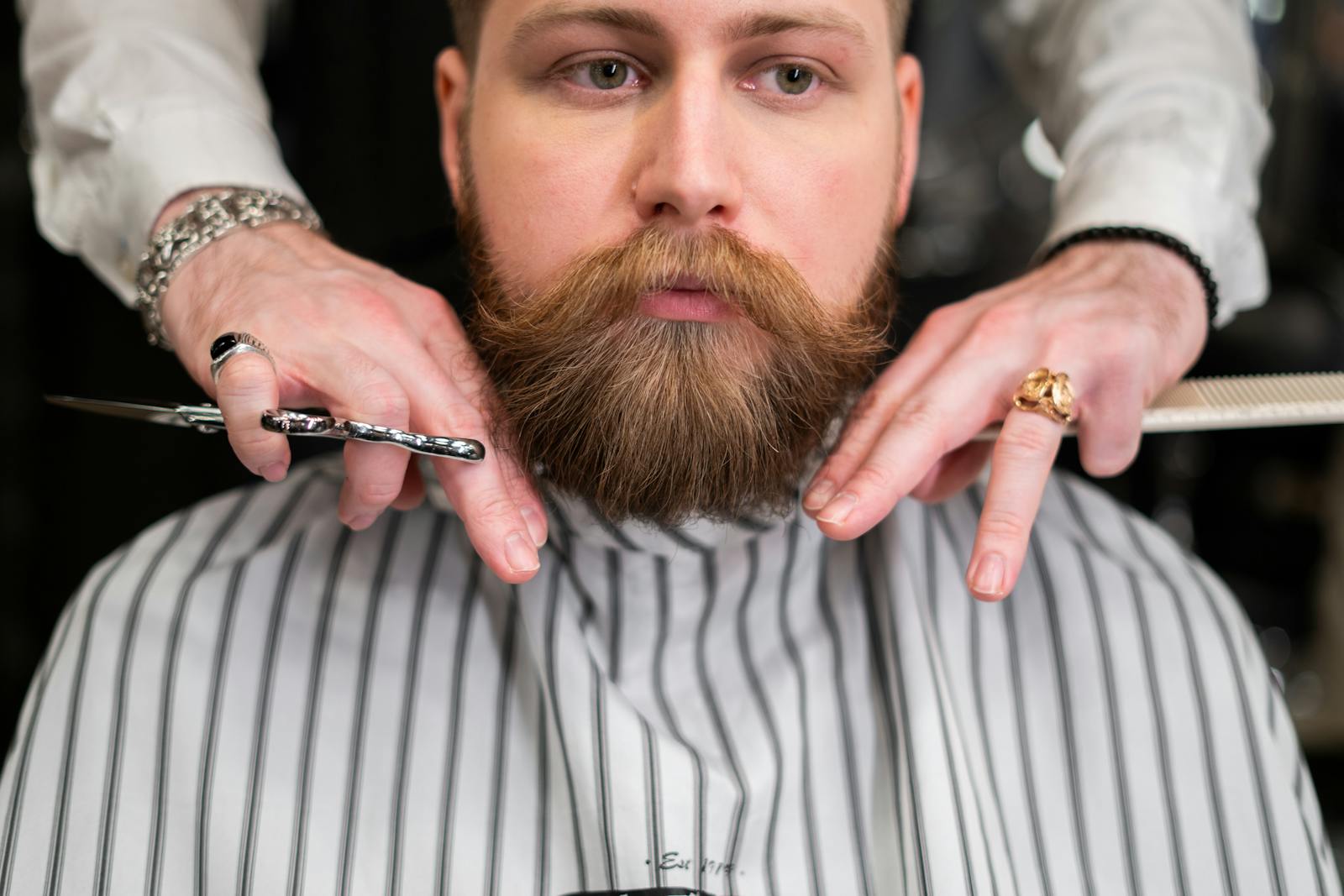 Mains du coiffeur, soin et lissage
